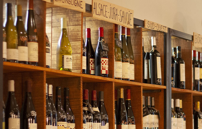 Bouteilles intérieur bar à vin Wine More Time